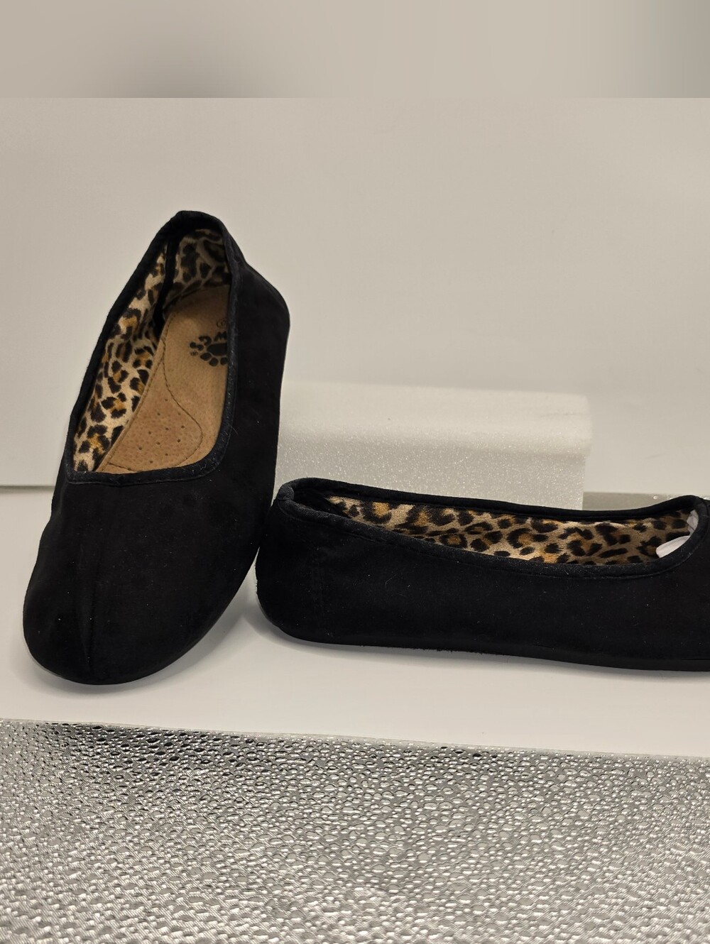 Womens Size 10 Black Flats Shoes DAWGS Mens Size 8.5 Black Slip On Ballet Shoes
